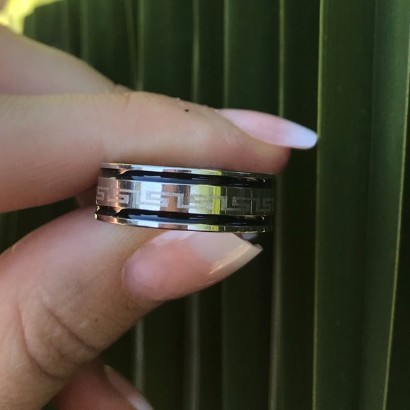 Jewelry - NWT stainless steel silver ring